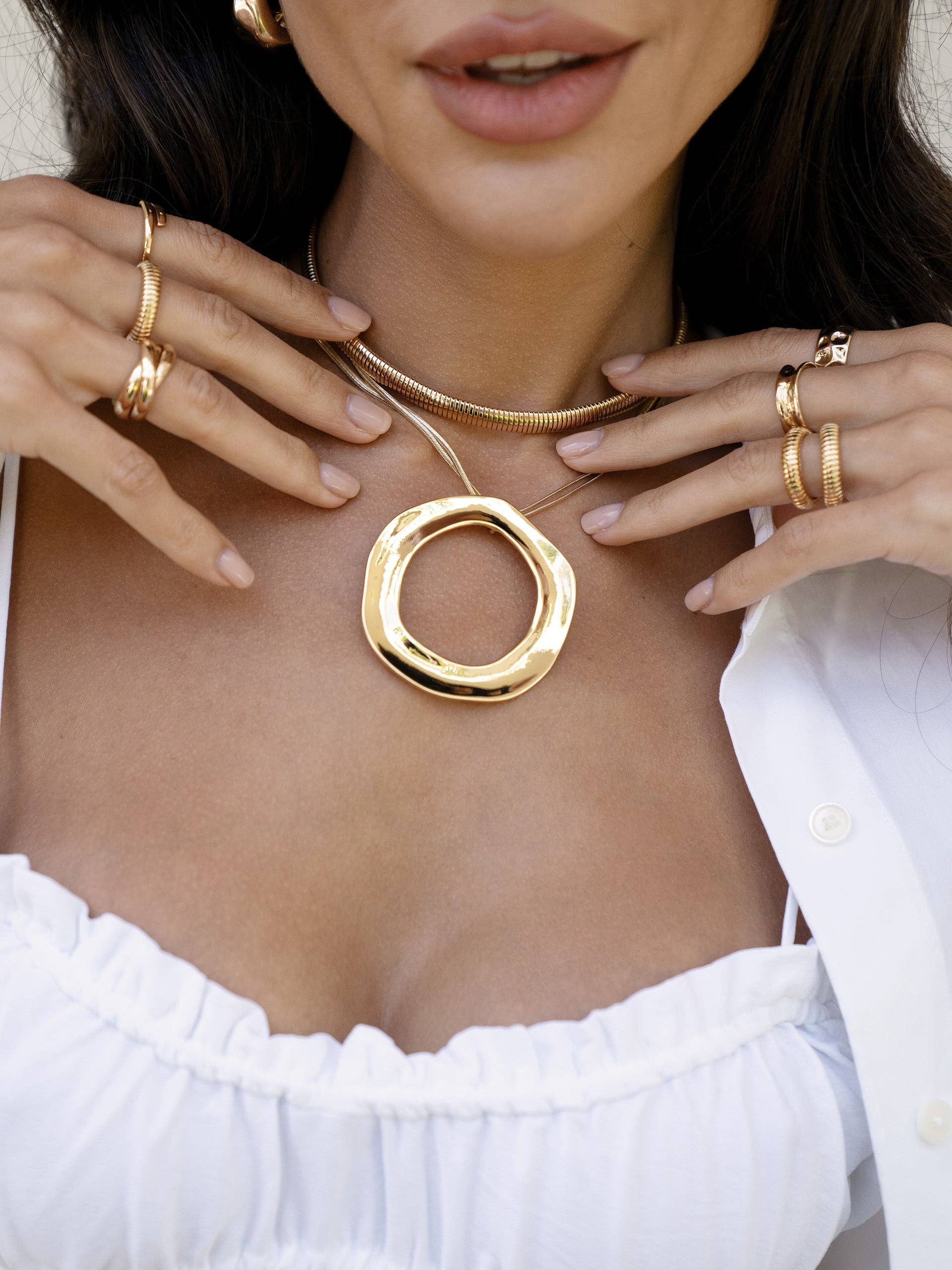 Open Circle Statement Necklace | Gold