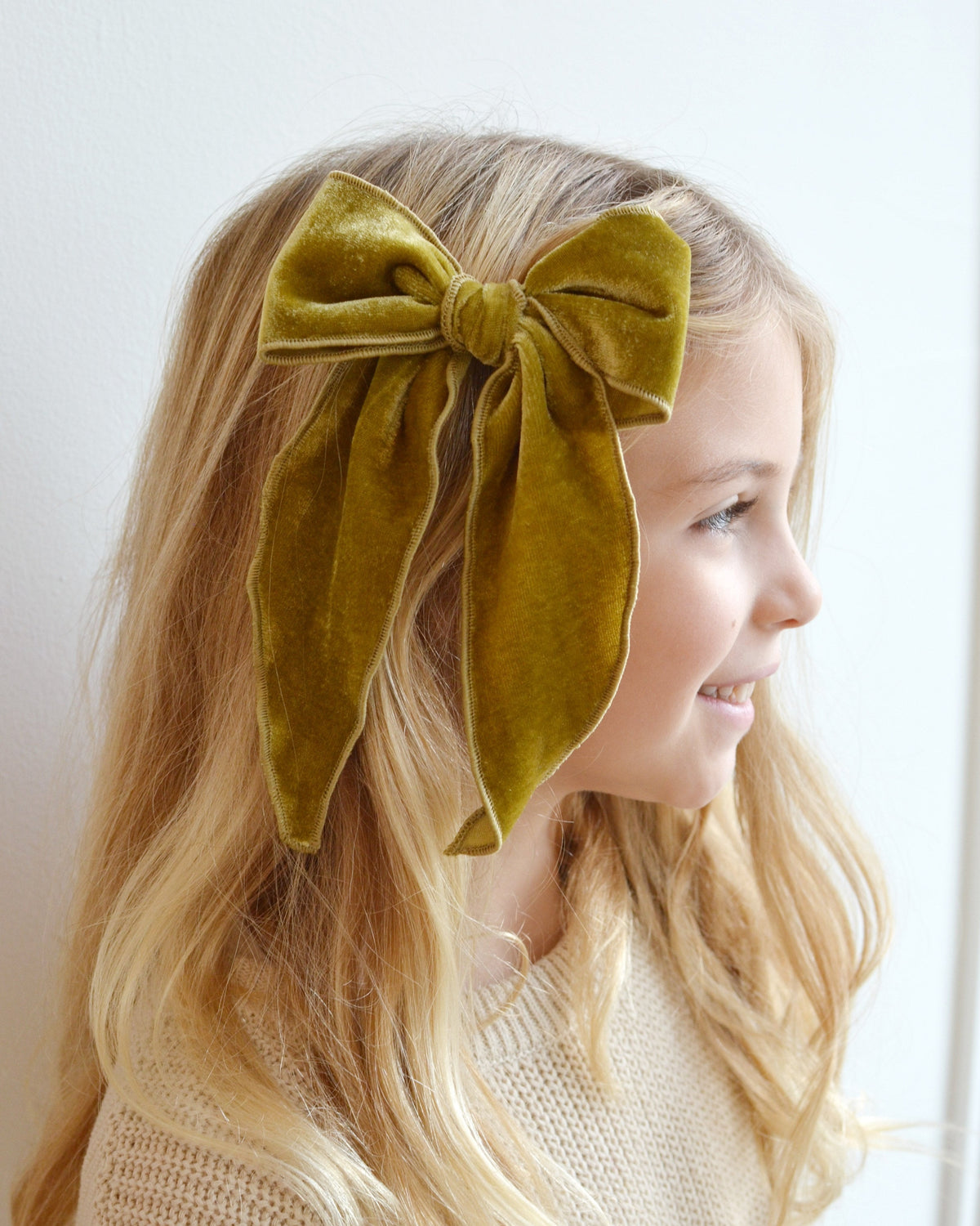 Clara Velvet Hair Bow