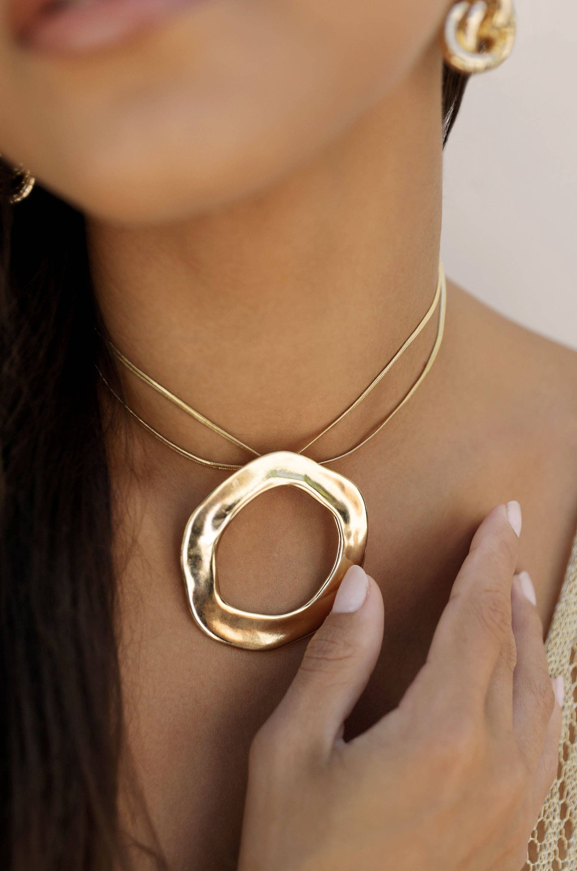 Open Circle Statement Necklace | Gold