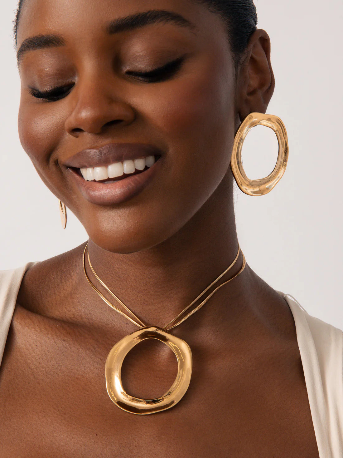 Open Circle Statement Necklace | Gold