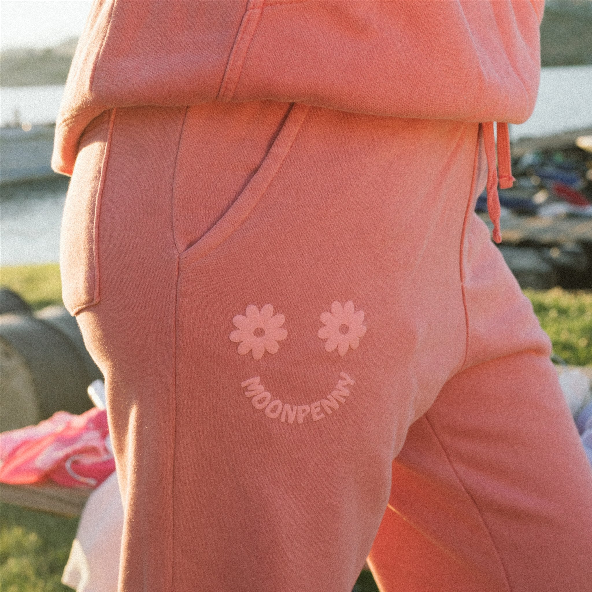 The Daisy Sweatpants | Guava