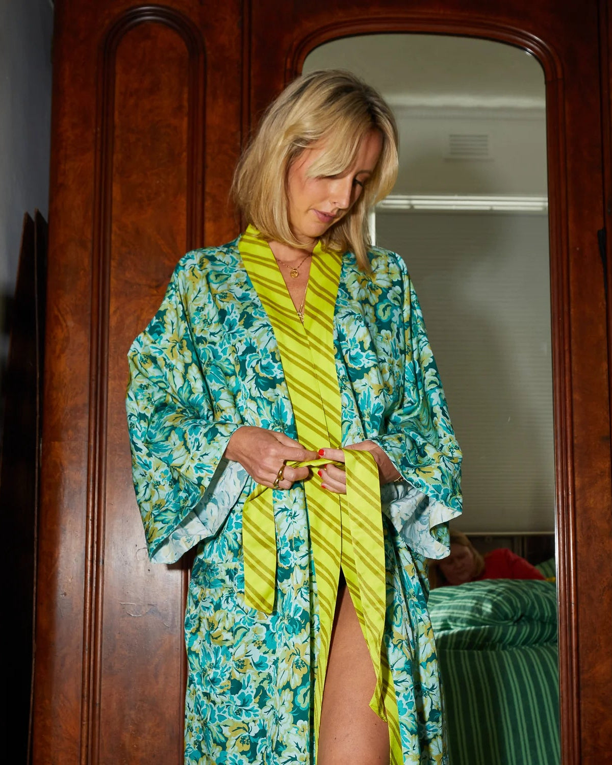 Demi Robe