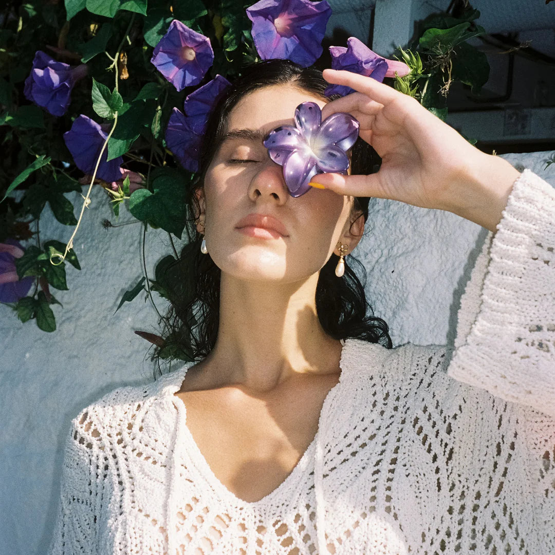 Super Bloom Claw Clip in Iris Pearl