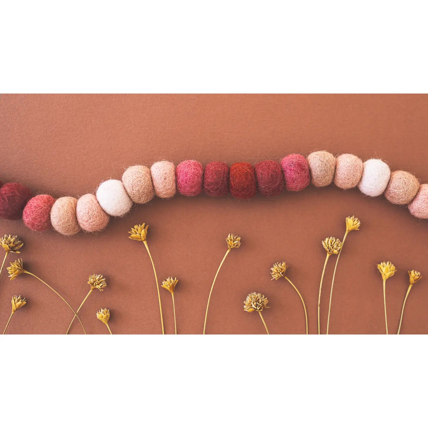 Cozy Rosy Garland